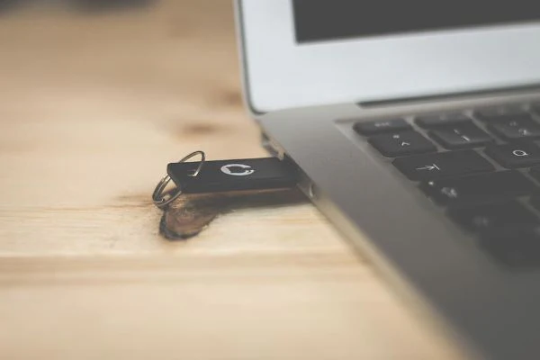 USB flash drive a James Bond everyday carry item
