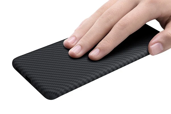 PITAKA S20 aramid case has non-slippery and soft texture
