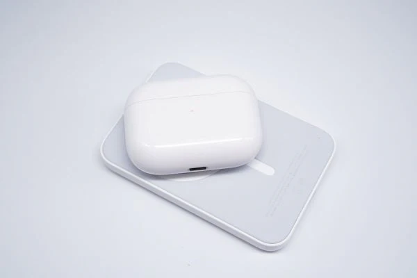 Apple MagSafe Battery Pack charges wireless earbuds
