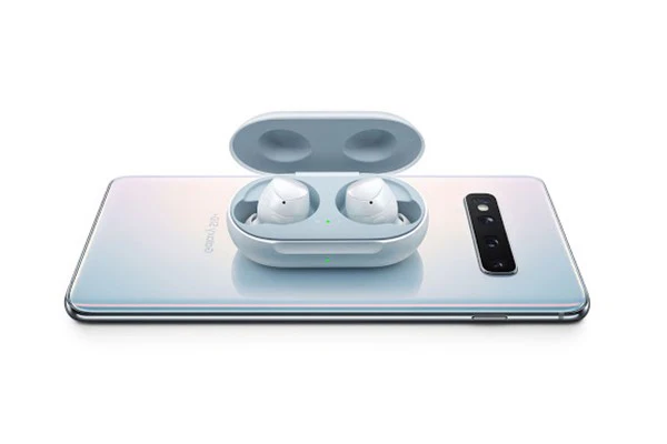 charge your wireless accessories on your phone