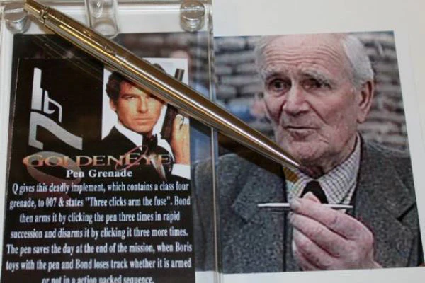 parker jotter ballpoint pen in the James Bond explosive pen