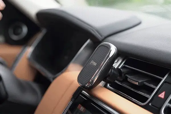 PITAKA magnetic wireless car charger
