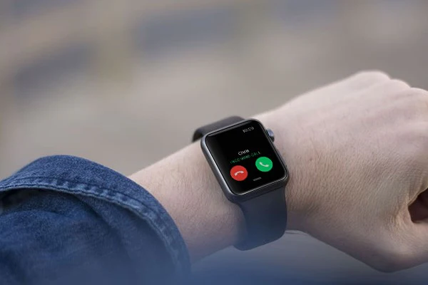 Incoming call from Apple Watch instant notification