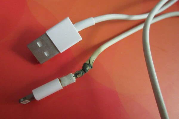 Uncertified cable has poor quality broken Lightning cable