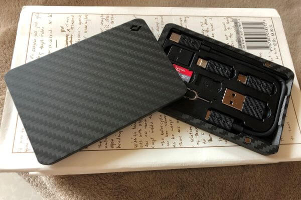 Magnetic connectivity of the MagEZ Digital Travel Kit from PITAKA