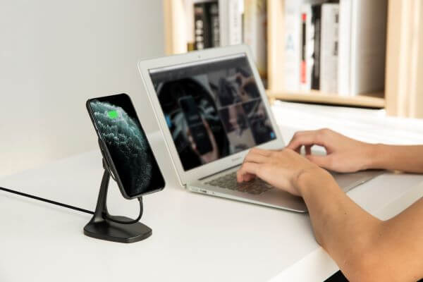 PITAKA magnetic wireless charger