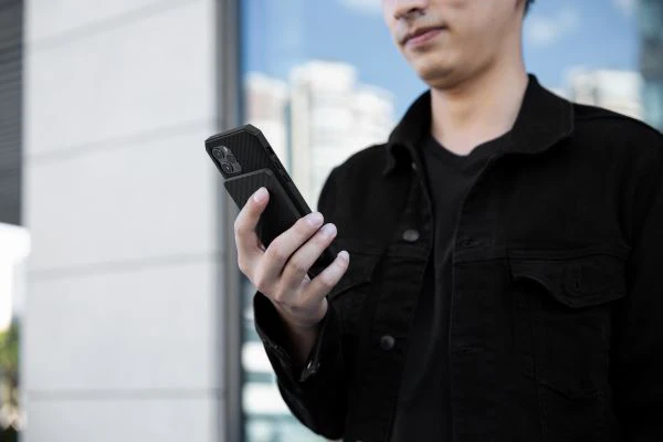 a slim wallet for everyday carry