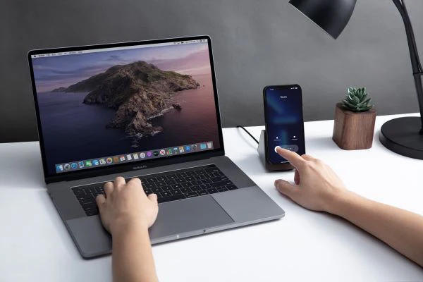 PITAKA MagEZ Slider works as a wireless charging phone mount at desk