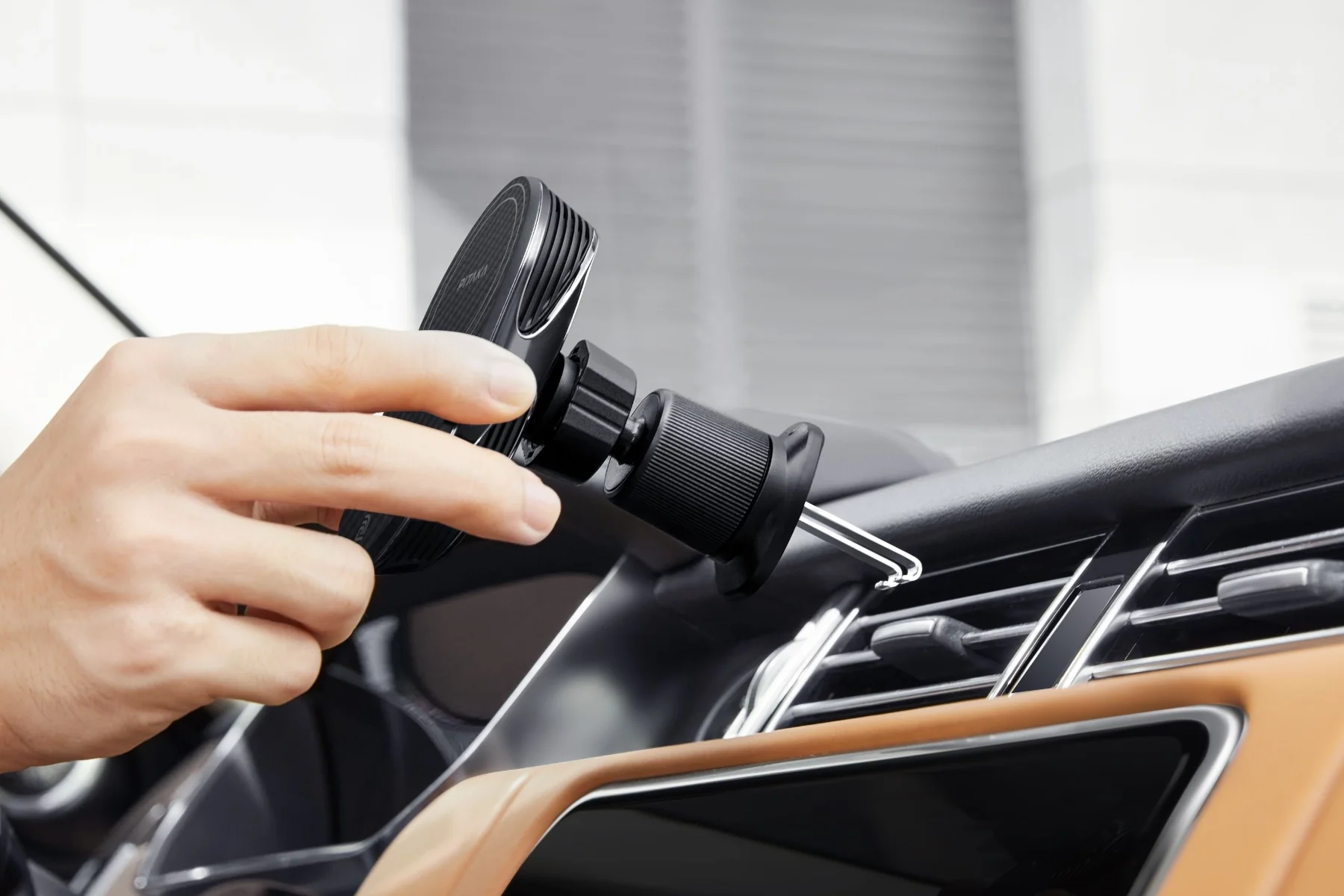 MagEZ Car Mount Pro 2 Qi2