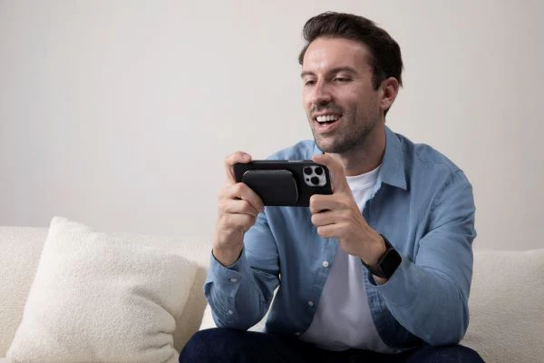 PITAKA MagEZ Battery Pack charges your phone on the go