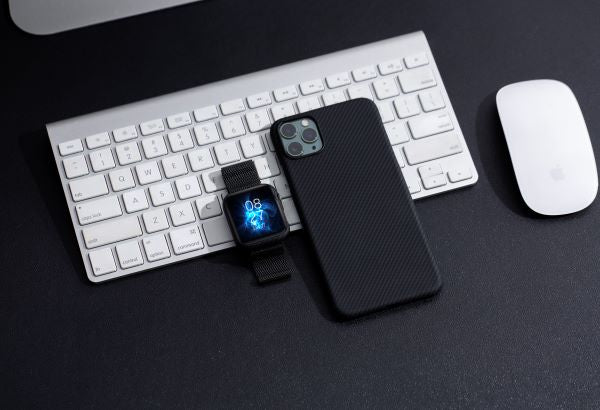 pitaka aramid fiber iphone case with carbon fiber look