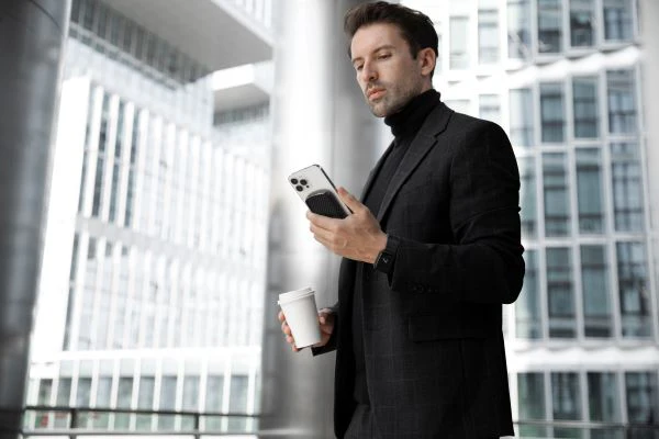 pitaka magsafe power bank for iphone 12 and iphone 13