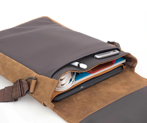 waterfield muzetto leather bag for ipad pro and magic keyboard